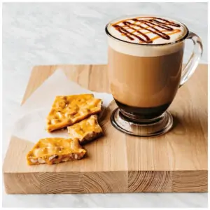 Cafeteira Elétrica Programável Especial, com Jarra de Vidro de 50 Oz, Acabamento e Aço Inoxidável, NINJA CM401, Preto