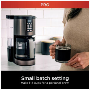 ectqnzwktw7c0b_8-1.jpg - Cafeteira Elétrica Programável 14 Xícaras com Jarra de Vidro e Temporizador, 110V Ninja DCM201BK, Preta