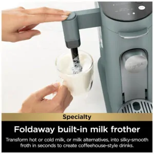 Cafeteira Programável 4 em 1 para Capsulas ou Café Moído, Frio ou Quente com Batetor de Leite, 110V Ninja PB051SG, Verde