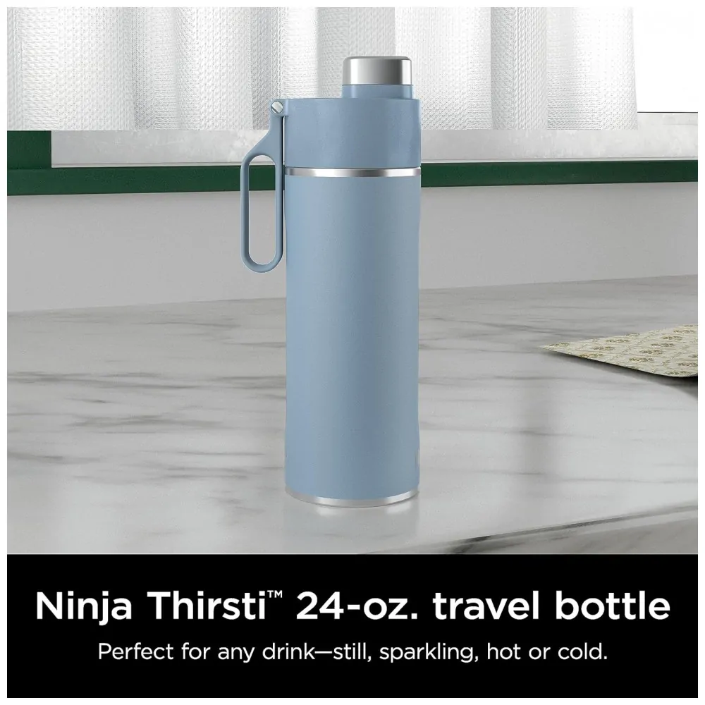 ectqtgtrtw8c0b_1.jpg - Garrafa Térmica para Água 710mL em Aço Inoxidável, à Prova de Vazamentos e Aguenta Quente por Horas, Ninja DW2401BL, Azul