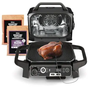 Grill e Defumador Portátil 7 em 1 com Termômetro Embutido, 110V Ninja OG751BRN Woodfire, Cinza