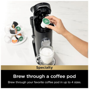 Cafeteira Programável 4 em 1 para Capsulas ou Café Moído, Frio ou Quente com Batetor de Leite, 110V Ninja PB051, Preta