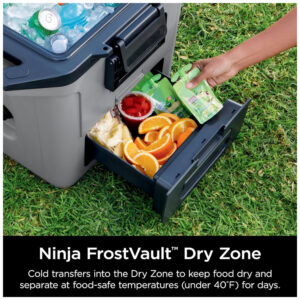 ectqyspln5vc0b_2.jpg - Cooler Térmico Portátil 28L com Gaveta em Zona Seca, Premium Mantém o Gelo por Dias, Ninja FrostVault FB131WH, Cinza Ardósia