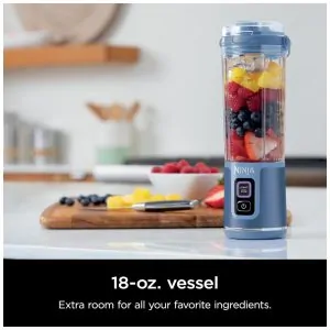 Liquidificador Portátil Ninja Blast, Sem Fio, Recipiente 530ml, Tampa Antivazamento com Bico, Azul Denim, BC151ND, 7.4V