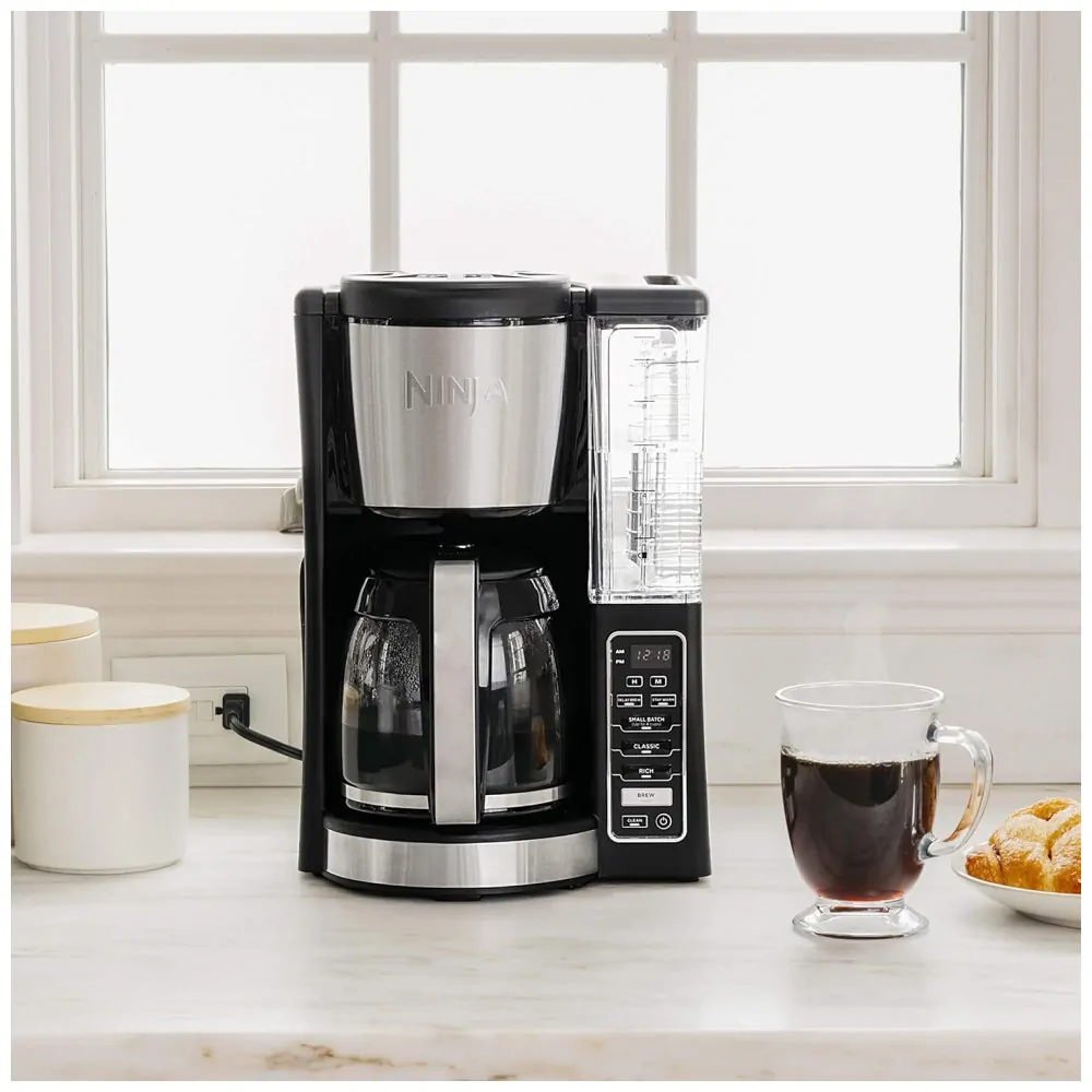 Máquina de Café Programável Ninja 12 Copos Estilo Clássico e Rico Reservatório 1,77 L Extração Térmica Filtro Permanente Preto Aço Inox CE201 240V
