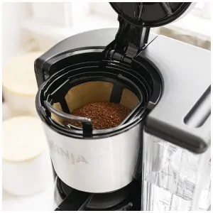 Máquina de Café Programável Ninja 12 Copos Estilo Clássico e Rico Reservatório 1,77 L Extração Térmica Filtro Permanente Preto Aço Inox CE201 240V