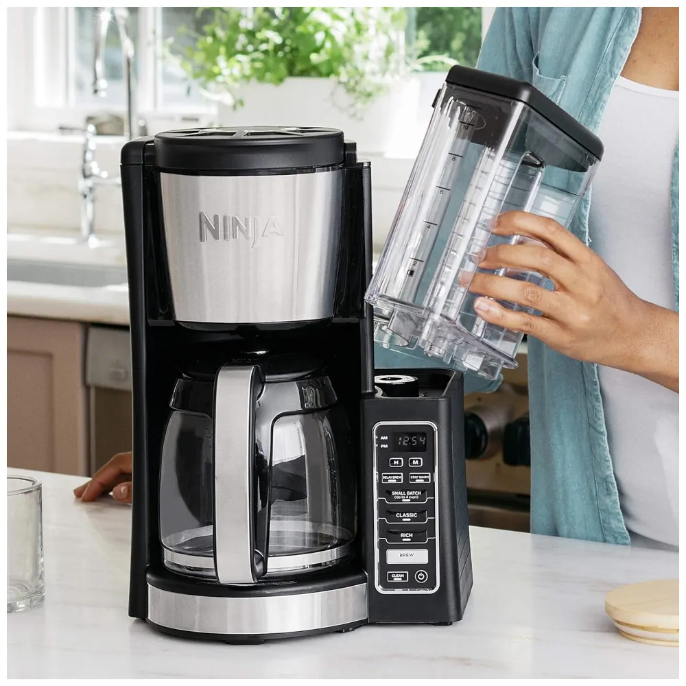 Máquina de Café Programável Ninja 12 Copos Estilo Clássico e Rico Reservatório 1,77 L Extração Térmica Filtro Permanente Preto Aço Inox CE201 240V