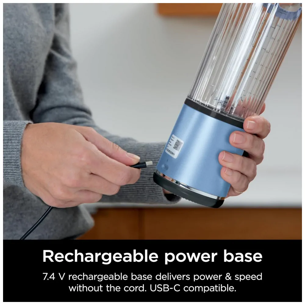Liquidificador Portátil Ninja Blast, Sem Fio, Recipiente 600ml, Tampa Antivazamento com Alça, Azul Metálico, BC151BM, 7.4V