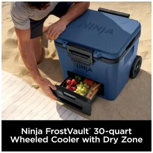 Caixa Térmica com Rodas Ninja FrostVault 28 L Azul Gaveta Dry Zone Isolada
