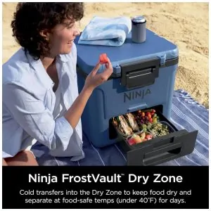 Caixa Térmica com Rodas Ninja FrostVault 28 L Azul Gaveta Dry Zone Isolada