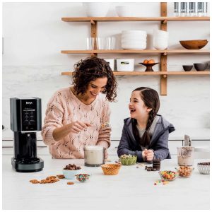 Máquina de sorvete Ninja CREAMi CN301CO preta 0,47L 110V para sorvetes, gelatos, milkshakes e bowls