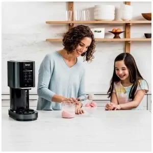 Máquina de sorvete Ninja CREAMi CN301CO preta 0,47L 110V para sorvetes, gelatos, milkshakes e bowls