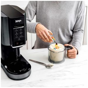 Máquina de sorvete Ninja CREAMi CN301CO preta 0,47L 110V para sorvetes, gelatos, milkshakes e bowls