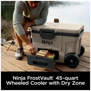 Cooler Portátil Ninja FrostVault 65 L com Rodas e Zona Seca Isolada Bege Claro