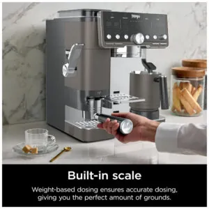 Máquina de Espresso Ninja Luxe Café Pro Series ES701BR Capacidade 2 Litros para Espresso e Latte